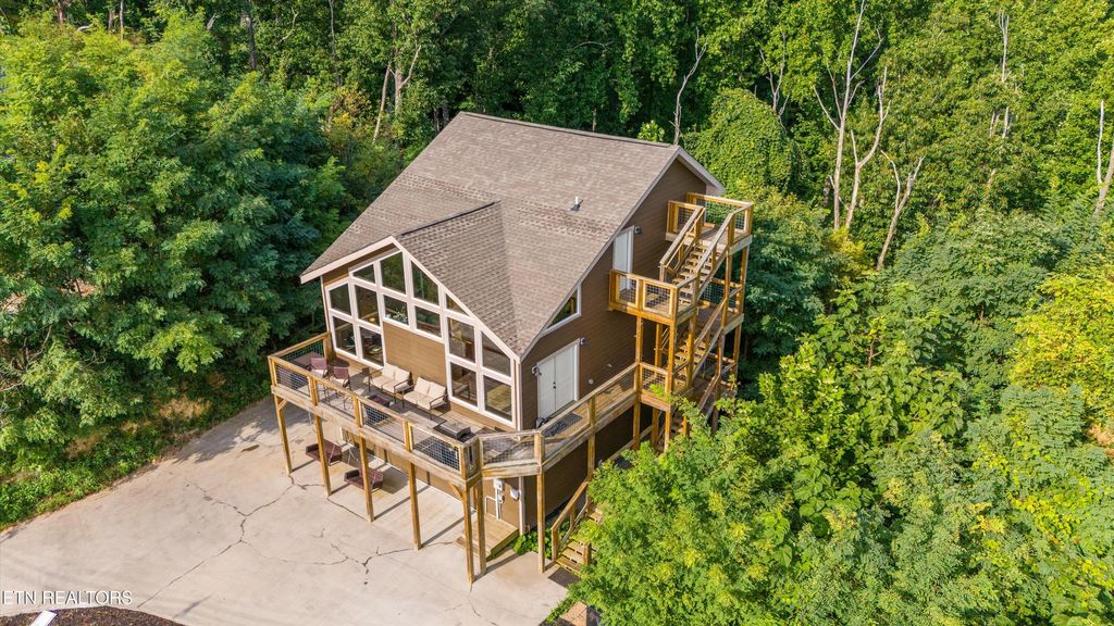 Photo of 622 Wiley Oakley Drive, Gatlinburg, TN 37738 (MLS # 1296461)