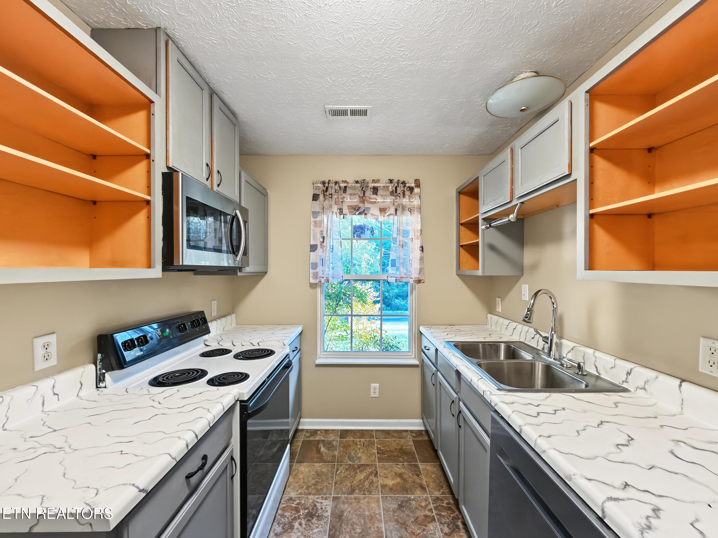 130 W Melissa Dawn Lane
