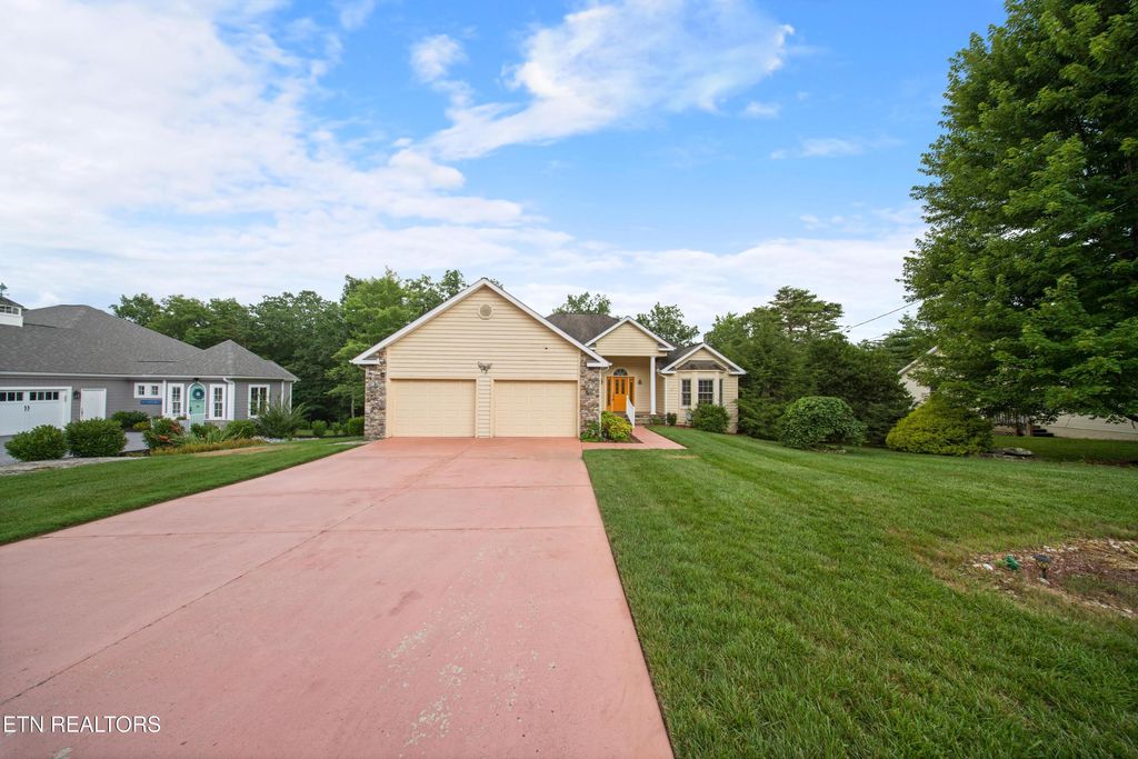 Photo of 156 Mountain View Drive, Crossville, TN 38558 (MLS # 1308340)