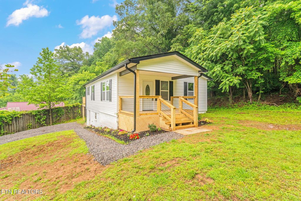 Photo of 600 N Trinity Ave, Rockwood, TN 37854 (MLS # 1301812)