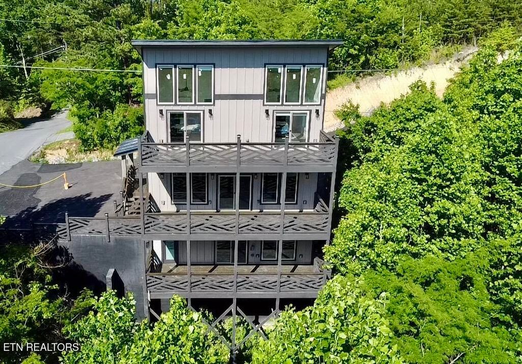 Photo of 1924 Walker Tr, Sevierville, TN 37876 (MLS # 1336733)