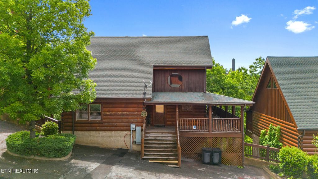 Photo of 2006 Cougar Crossing Way, Sevierville, TN 37862 (MLS # 1301487)