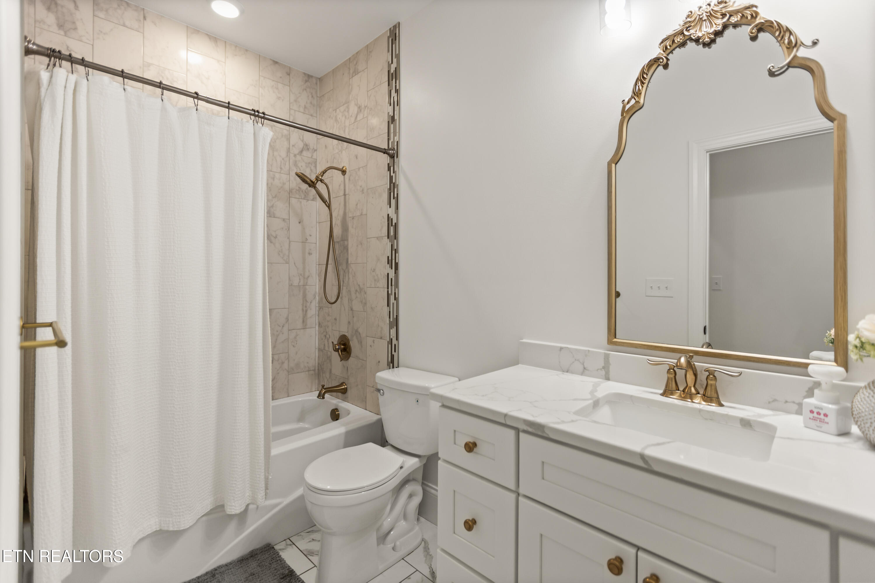 Knoxville, Tennessee, 37917, United States, 4 Bedrooms Bedrooms, ,4 BathroomsBathrooms,Residential,Active,2033980
