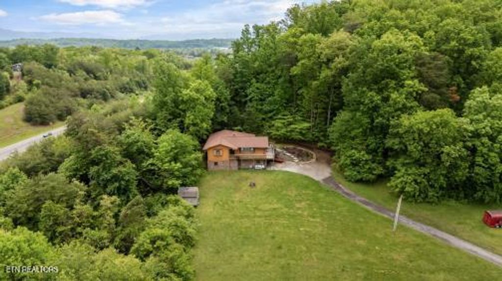 Photo of 3415 Russellwood Drive, Rockford, TN 37853 (MLS # 1298814)