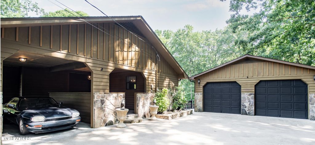 Photo of 146 Lake Hills Drive, Oak Ridge, TN 37830 (MLS # 1304526)