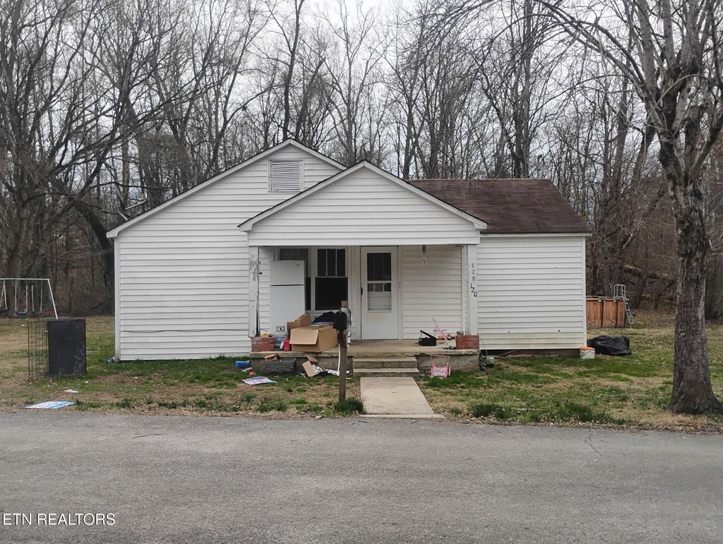 Photo of 120 Poplar St, Harriman, TN 37748 (MLS # 1327517)
