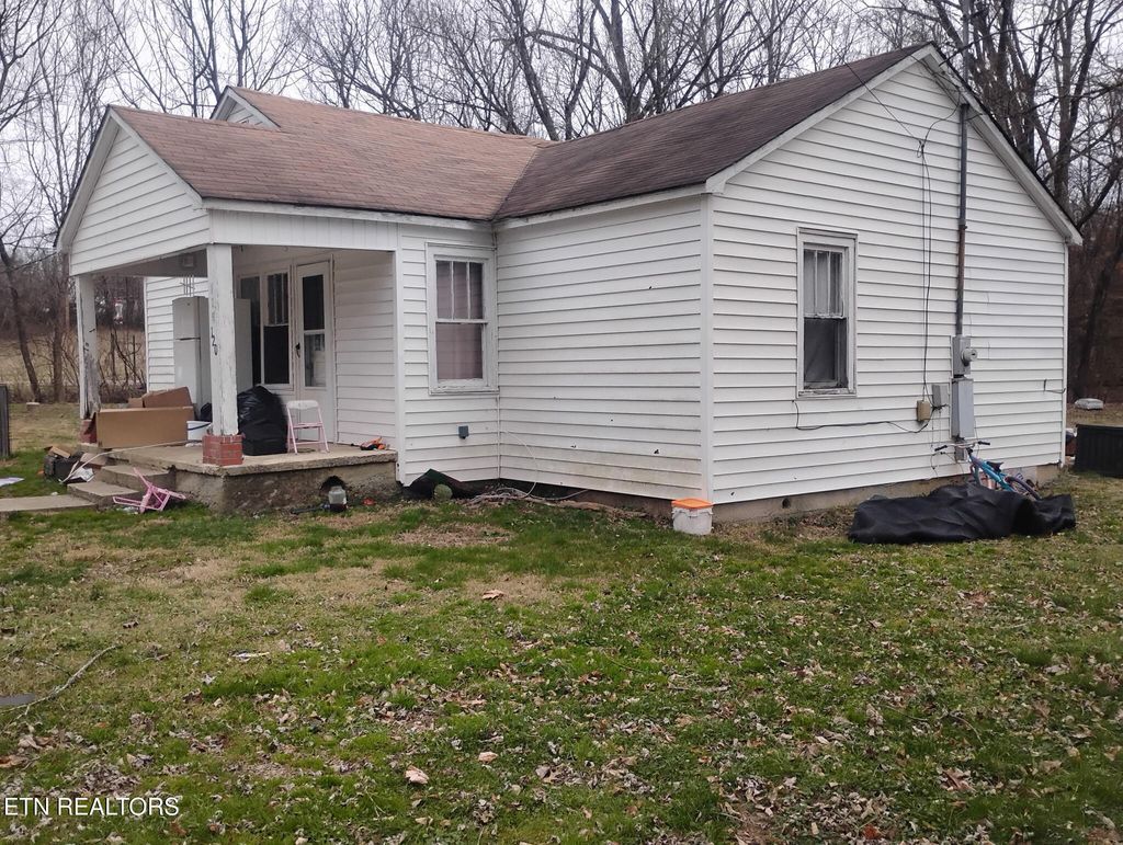 Photo of 120 Poplar St, Harriman, TN 37748 (MLS # 1327517)