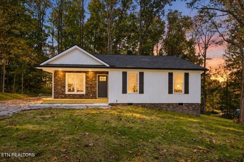 Photo of 377 Summit Drive, Speedwell, TN 37870 (MLS # 1359794)