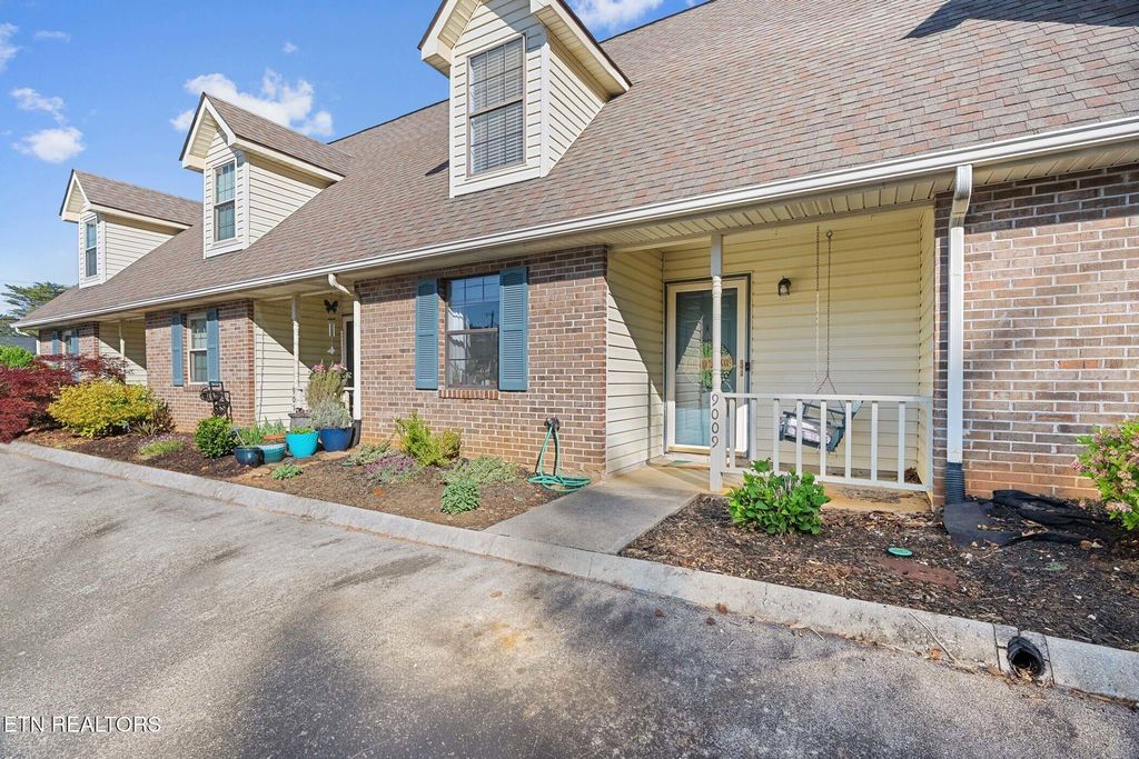 Photo of 9009 Bell Brook Lane, Knoxville, TN 37923 (MLS # 1337773)