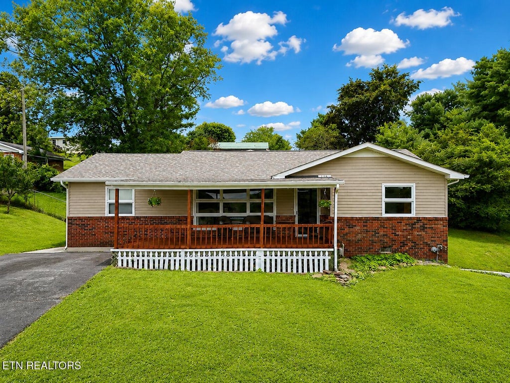 Photo of 1633 Maple St, White Pine, TN 37890 (MLS # 1352151)