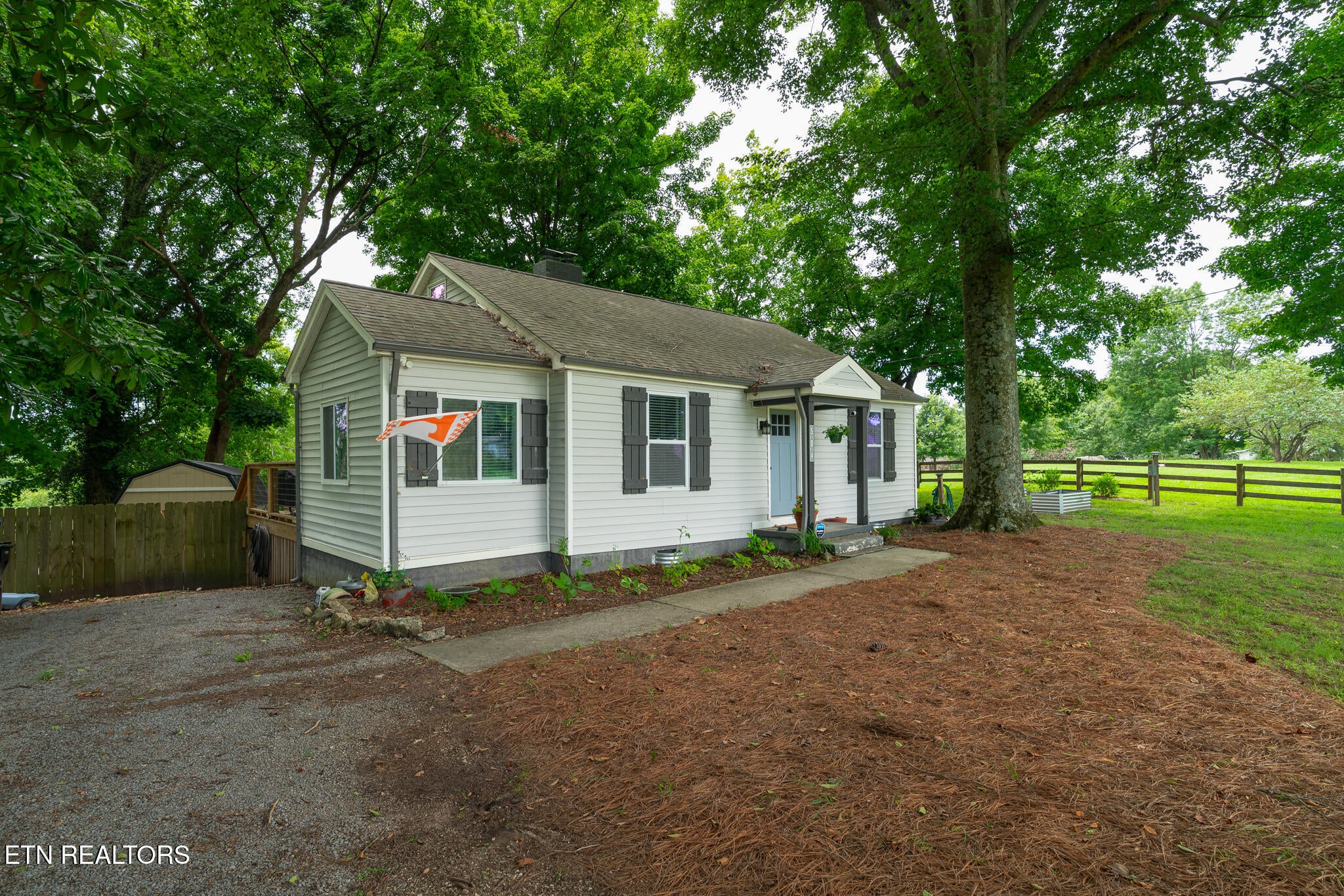 504 Sinking Springs Rd