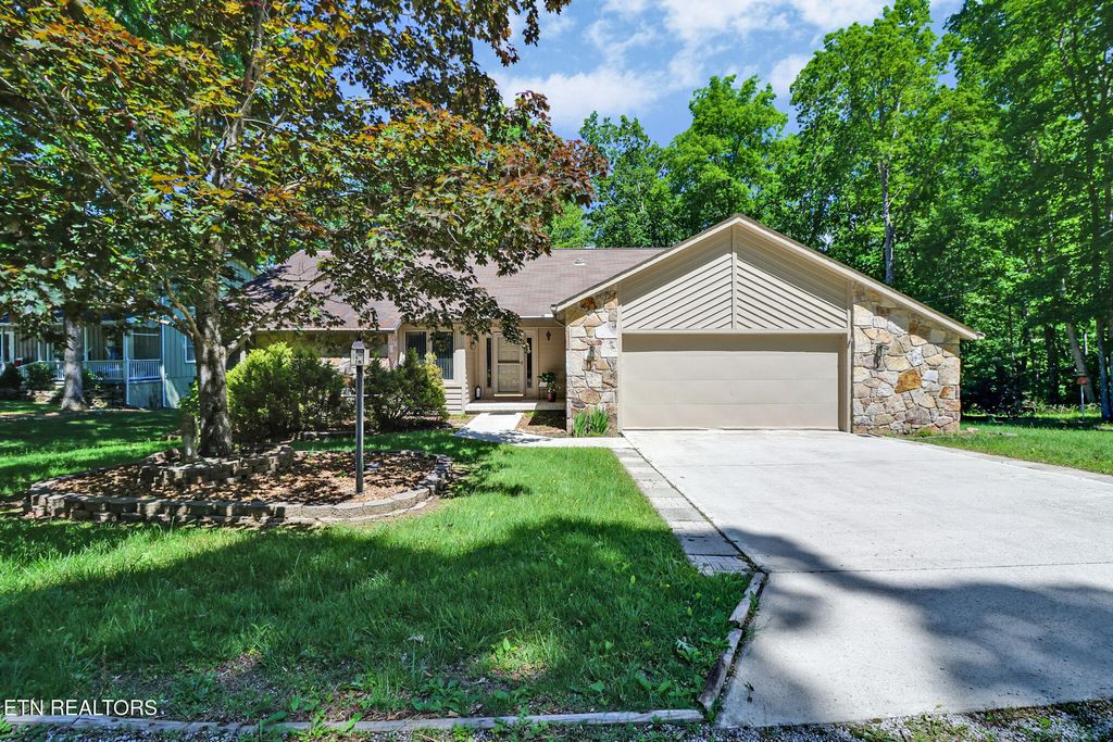 Photo of 116 Rolling Green Drive, Crossville, TN 38558 (MLS # 1302168)
