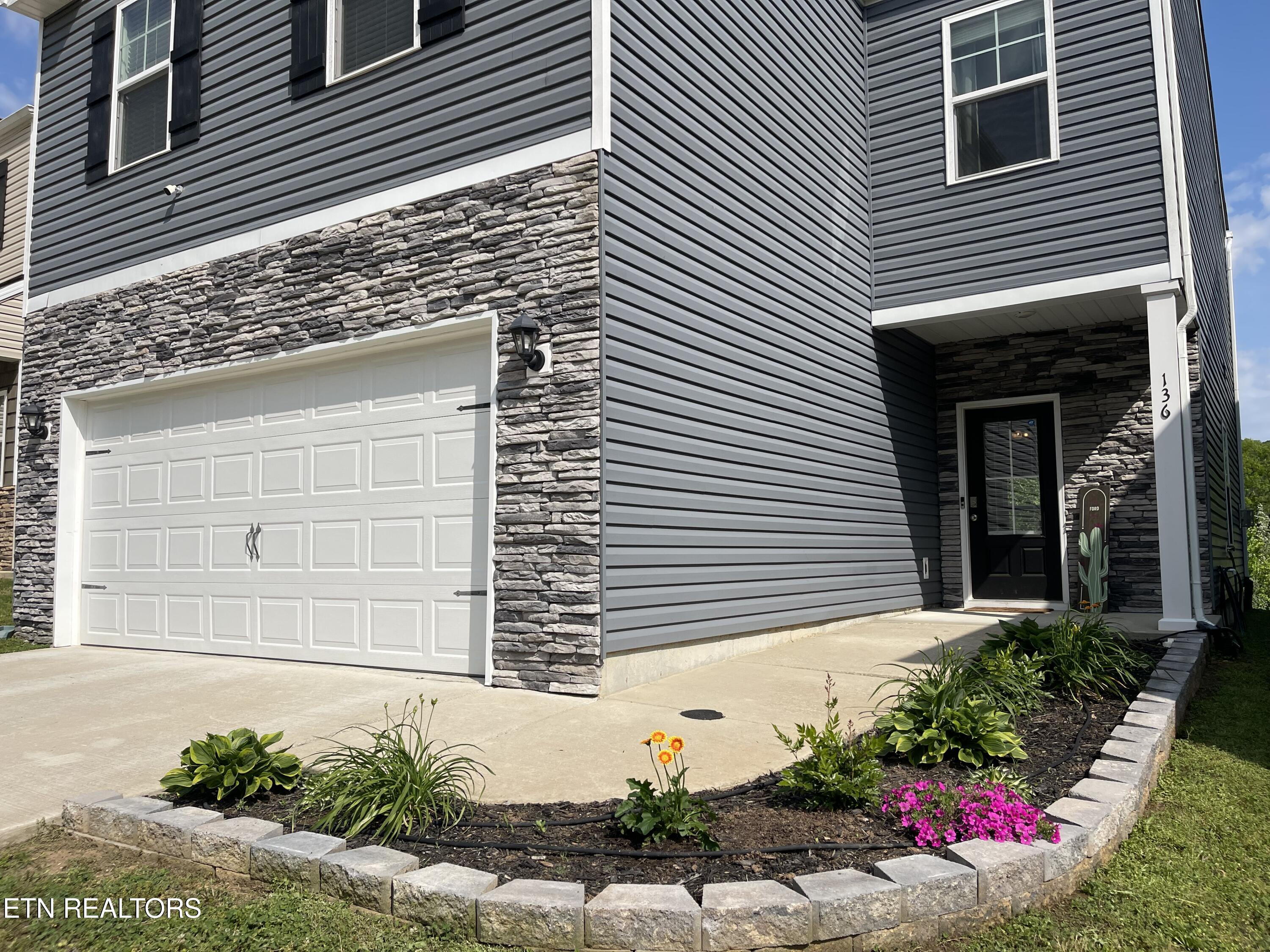 136 Harbour Pointe Lane