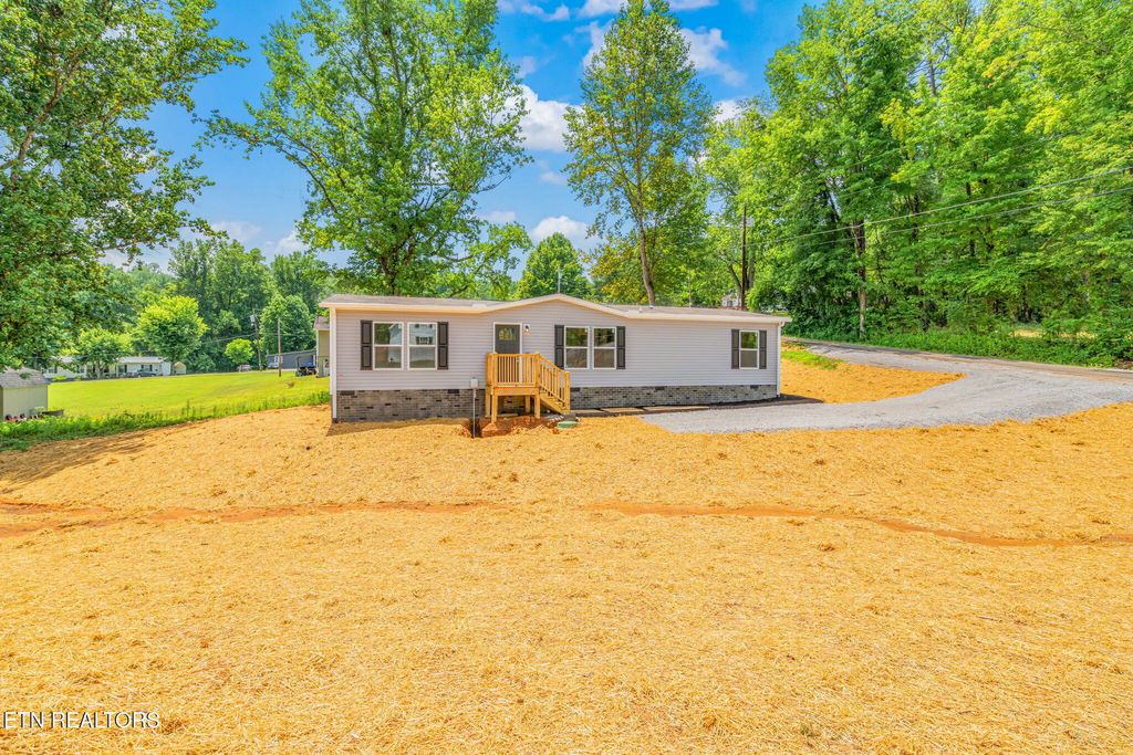 Photo of 133 Ford Ave, Harriman, TN 37748 (MLS # 1308037)