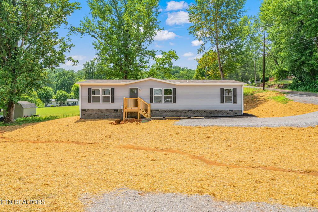 Photo of 133 Ford Ave, Harriman, TN 37748 (MLS # 1308037)