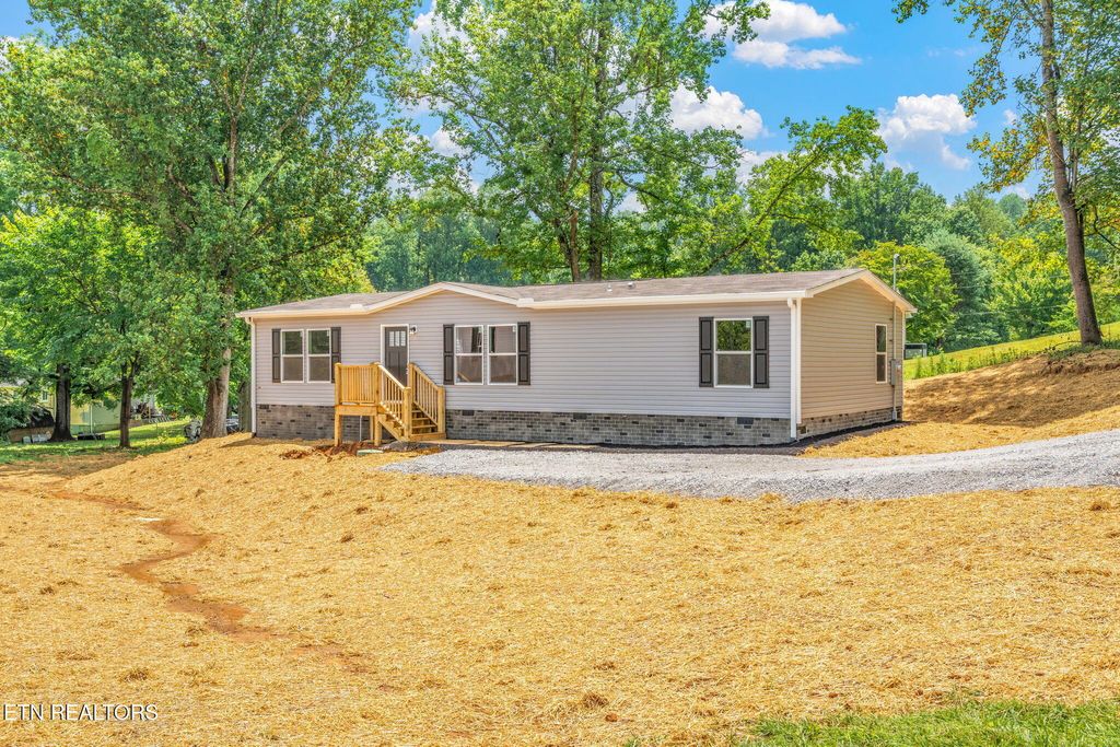 Photo of 133 Ford Ave, Harriman, TN 37748 (MLS # 1308037)