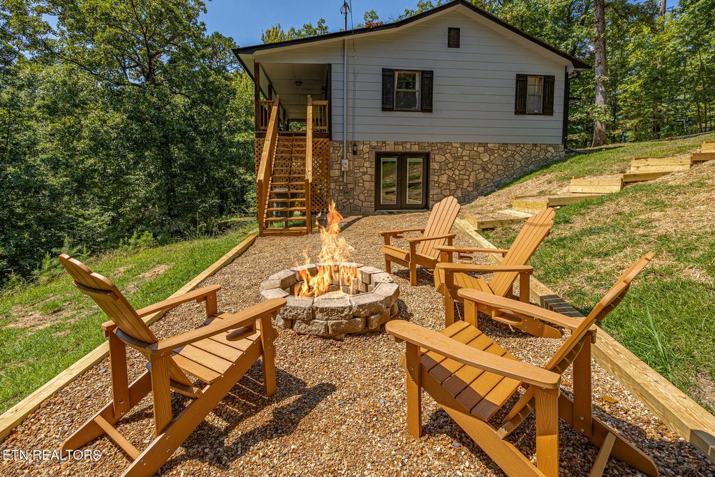 Photo of 3263 Cove Creek Way, Sevierville, TN 37862 (MLS # 1316235)