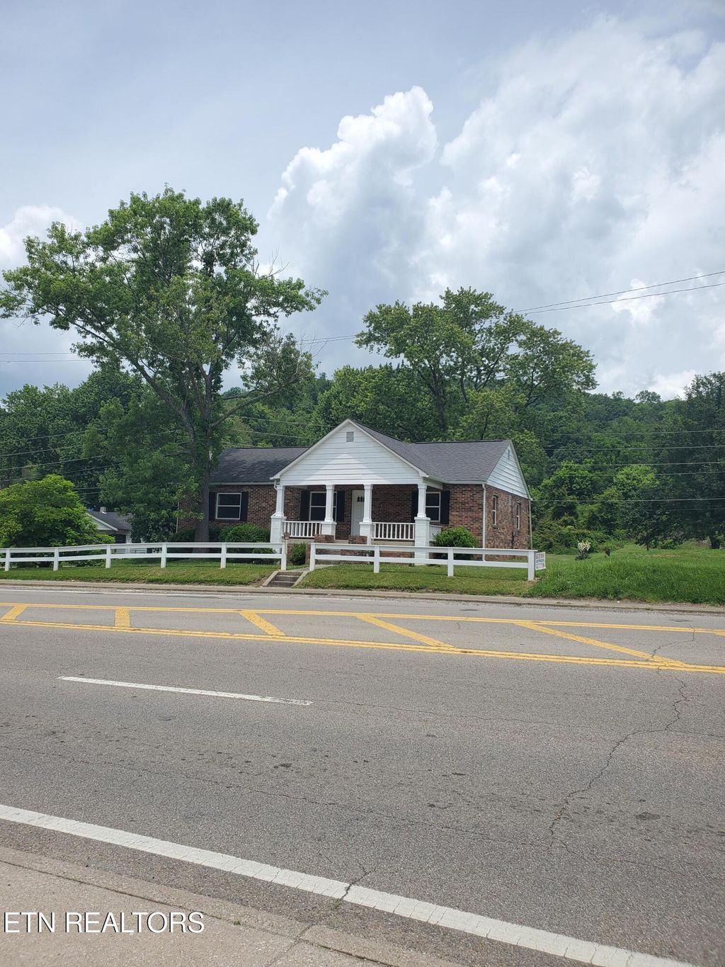 Photo of 1171 5Th St, Jellico, TN 37762 (MLS # 1323825)