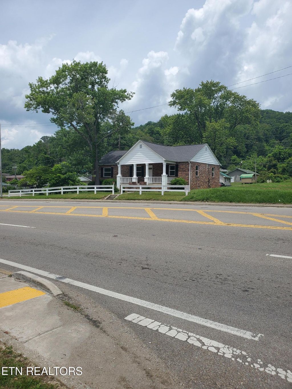 Photo of 1171 5Th St, Jellico, TN 37762 (MLS # 1323825)