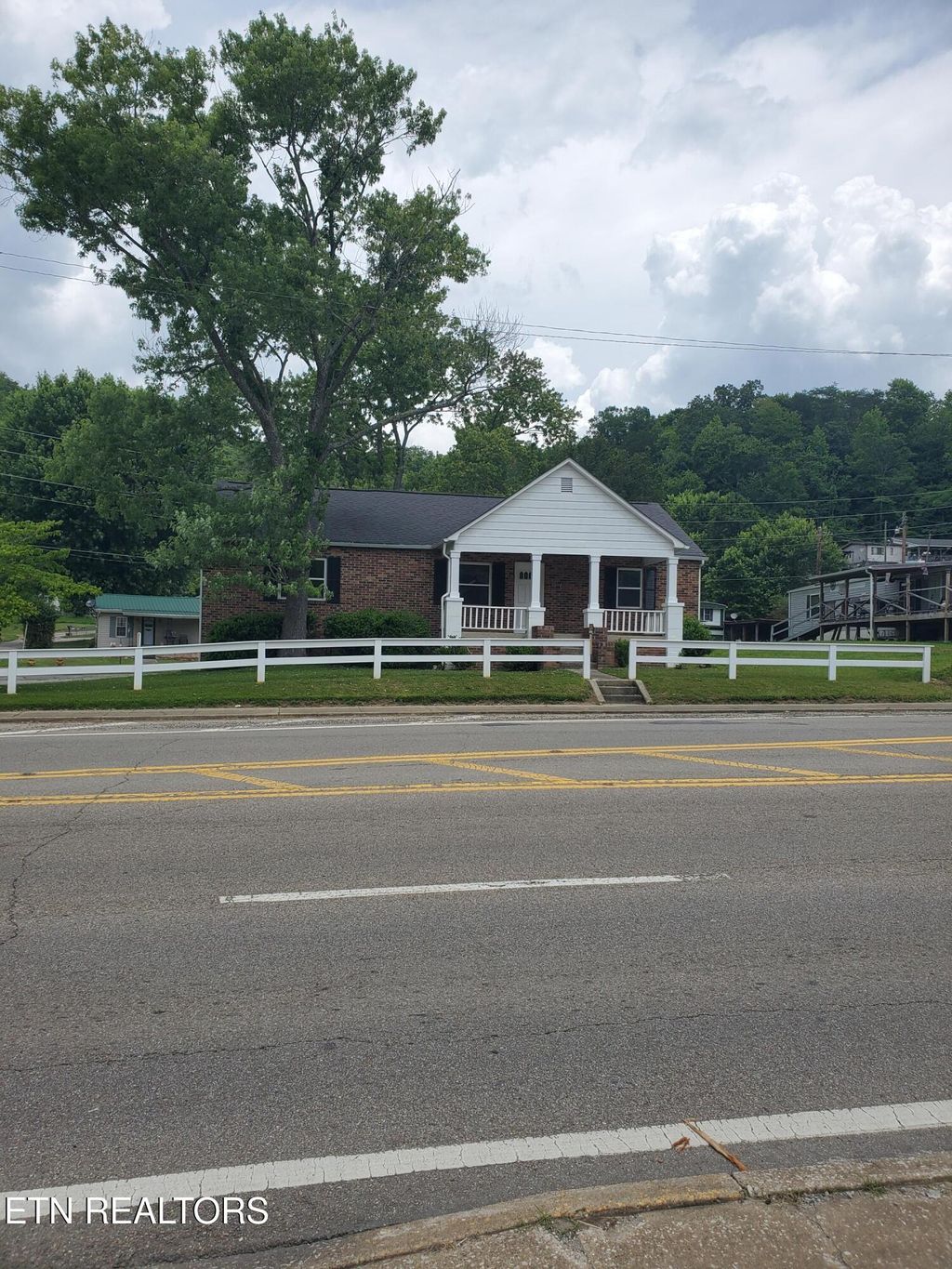 Photo of 1171 5Th St, Jellico, TN 37762 (MLS # 1323825)