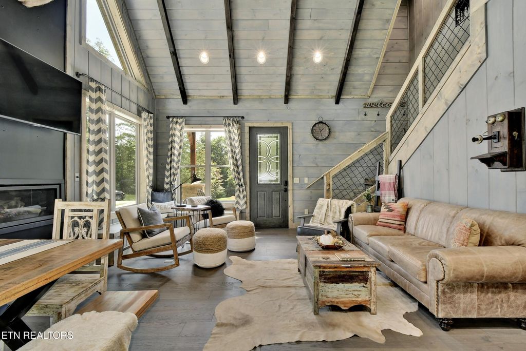 Photo of 403 Potter's Ridge Rd, Gatlinburg, TN 37738 (MLS # 1293529)