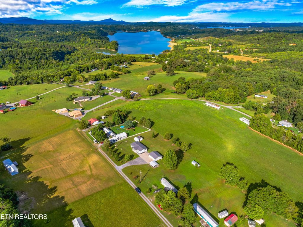 Photo of 1838 Junior Williams Rd, Dandridge, TN 37725 (MLS # 1311863)