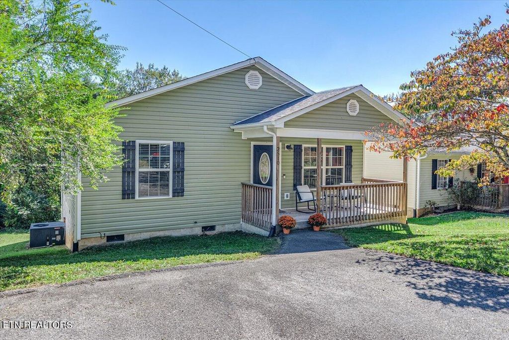 Photo of 2510 Bernhurst Drive, Knoxville, TN 37918 (MLS # 1318591)