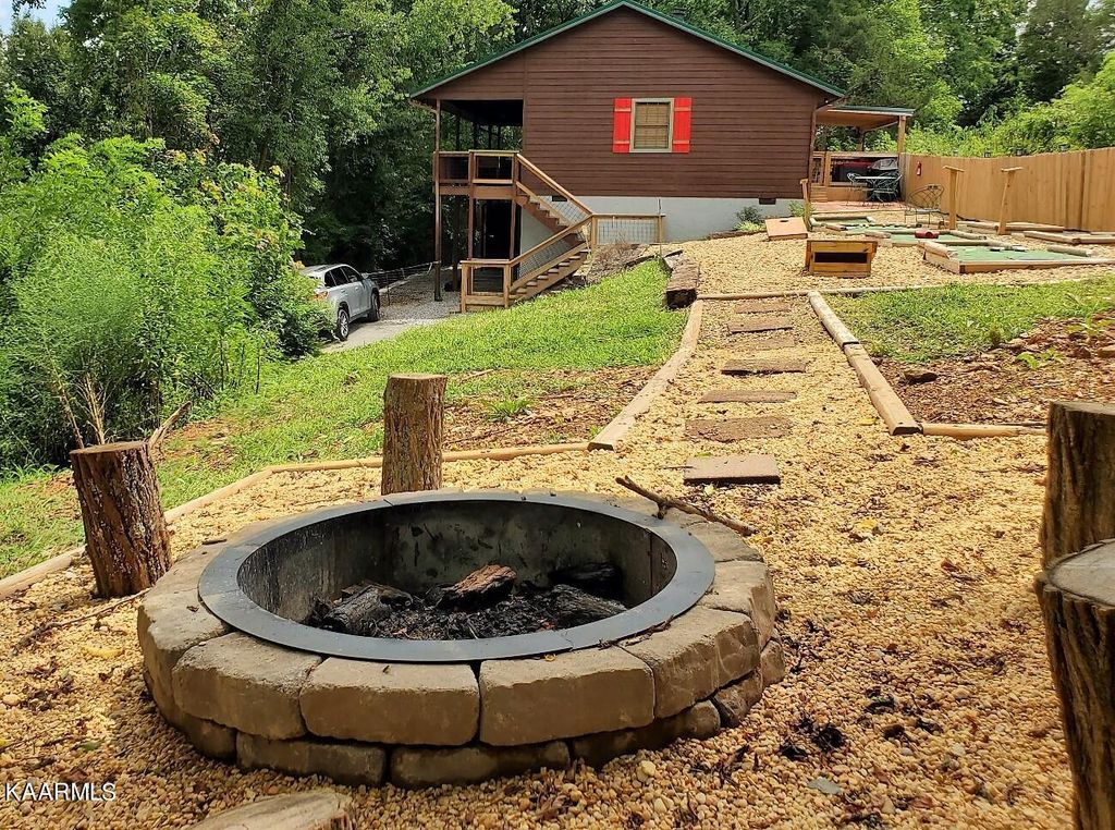 Photo of 905 Sunrise Blvd, Sevierville, TN 37862 (MLS # 1334192)