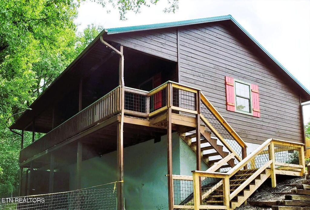 Photo of 905 Sunrise Blvd, Sevierville, TN 37862 (MLS # 1334192)