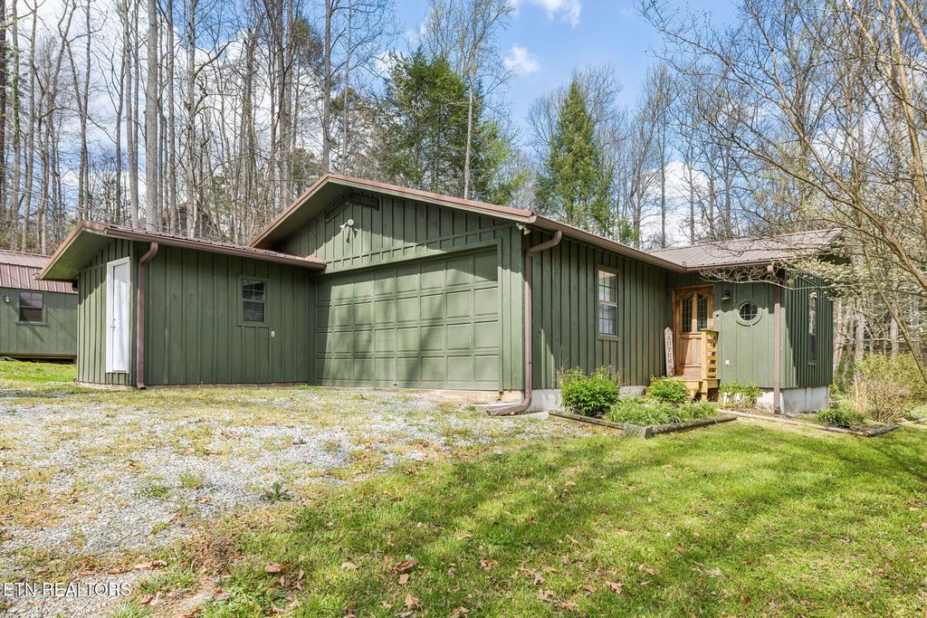 Photo of 2875 McMahan Sawmill Rd, Sevierville, TN 37862 (MLS # 1334875)