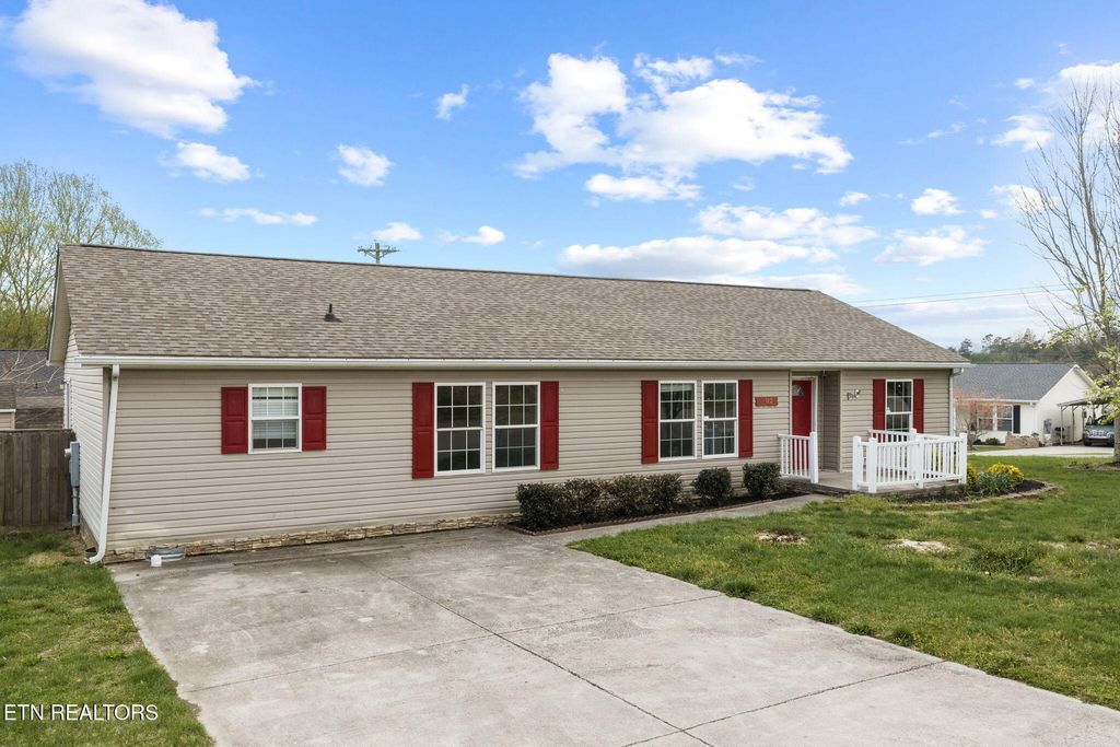 Photo of 902 Oak Village Ct. Ct, Dandridge, TN 37725 (MLS # 1329586)