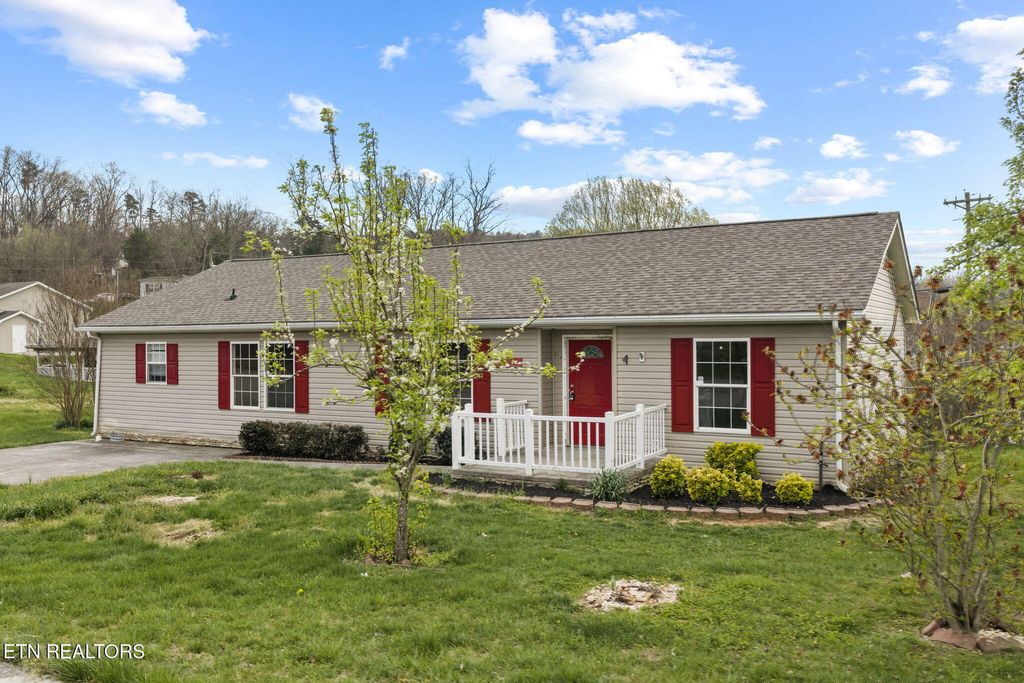 Photo of 902 Oak Village Ct. Ct, Dandridge, TN 37725 (MLS # 1329586)