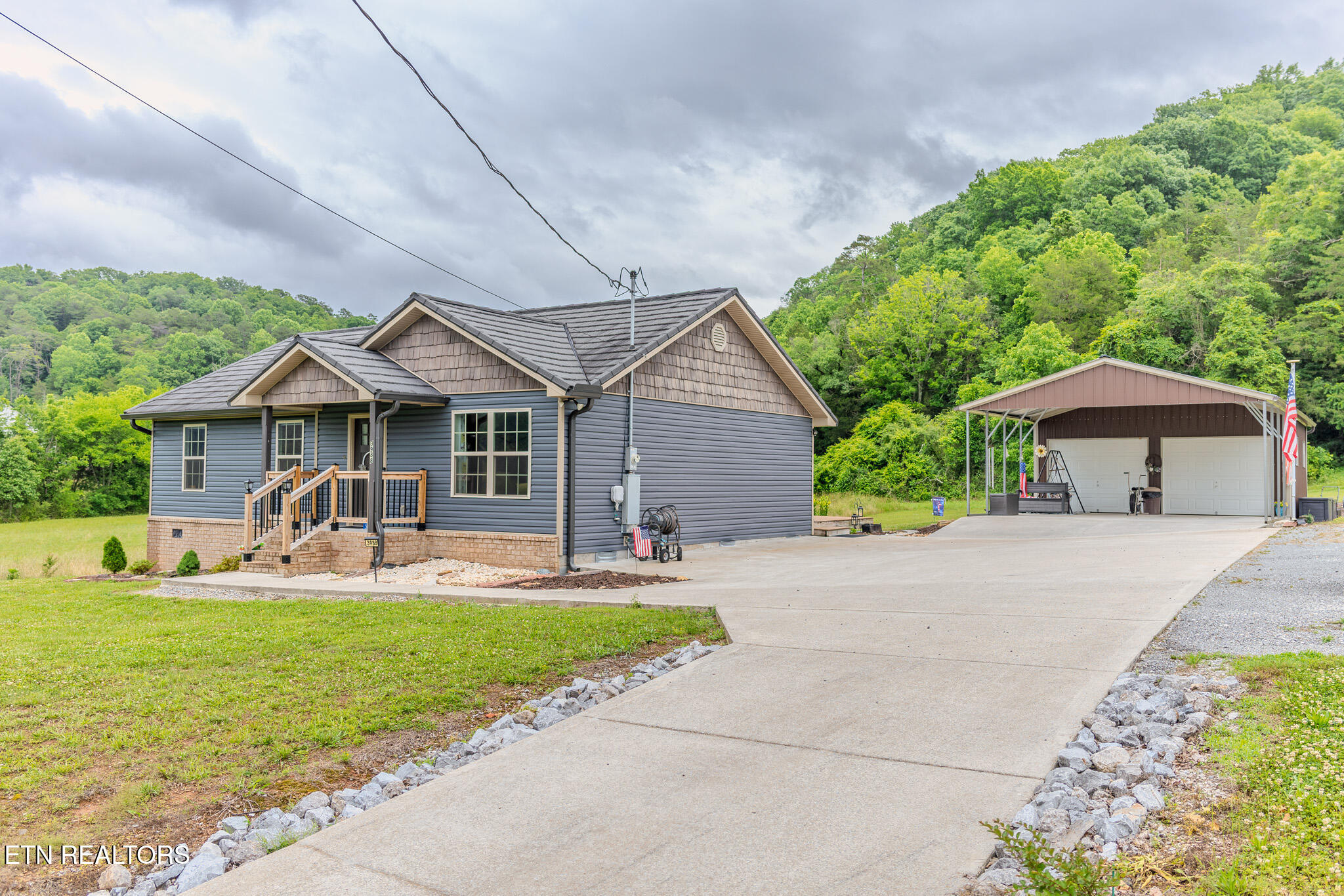 3988 Dutch Valley Rd