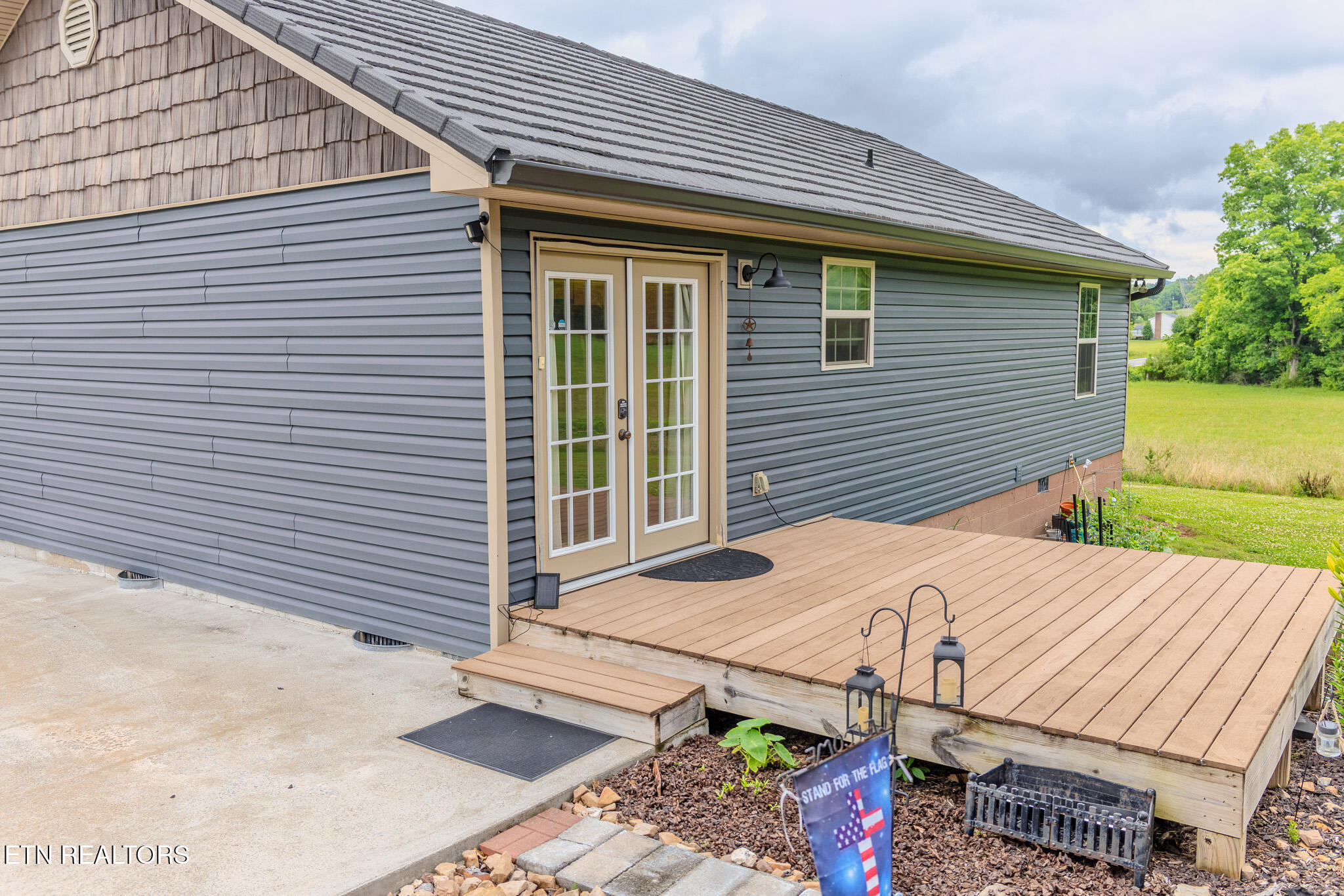 3988 Dutch Valley Rd