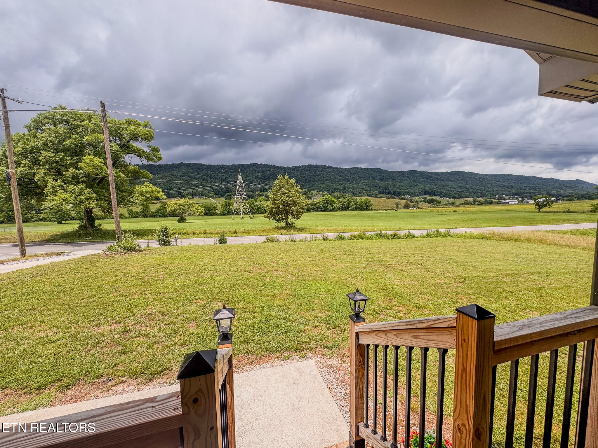 3988 Dutch Valley Rd