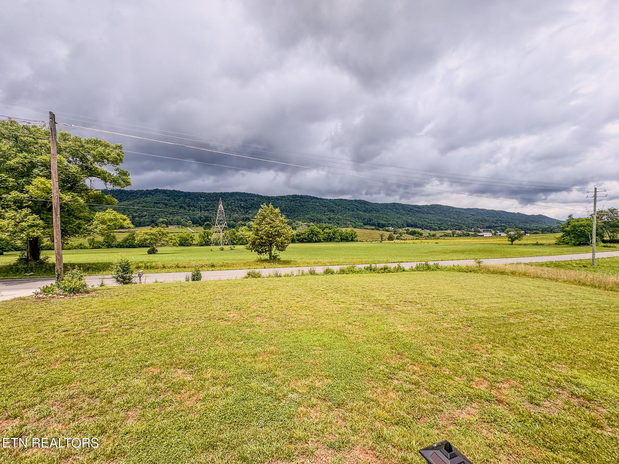 3988 Dutch Valley Rd
