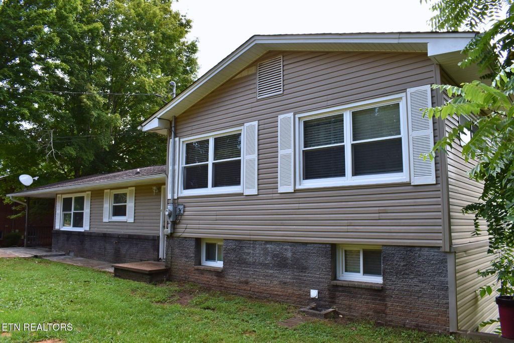 Photo of 561 Robinson Drive, Loudon, TN 37774 (MLS # 1309554)