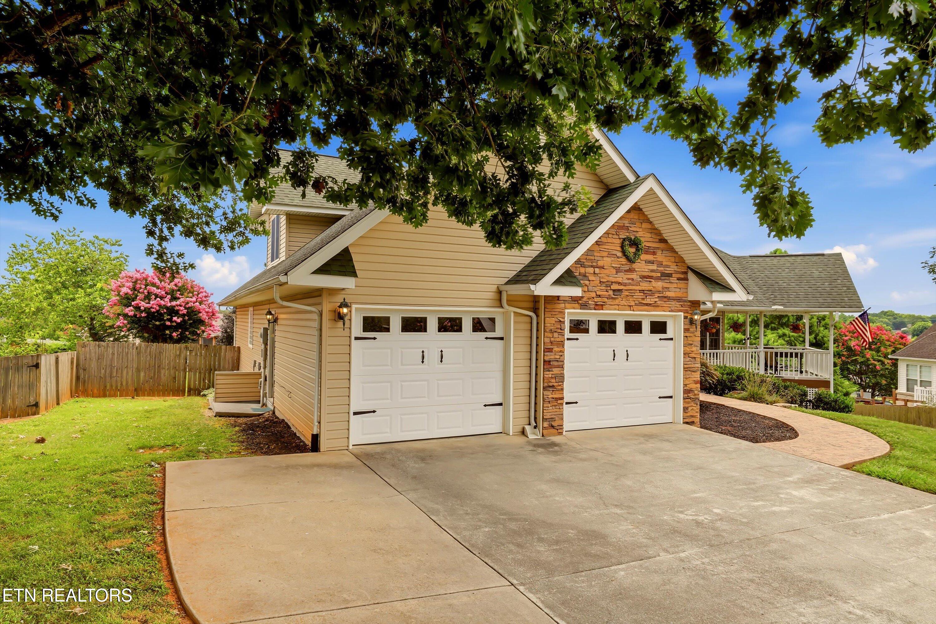 106 Knoll Lane