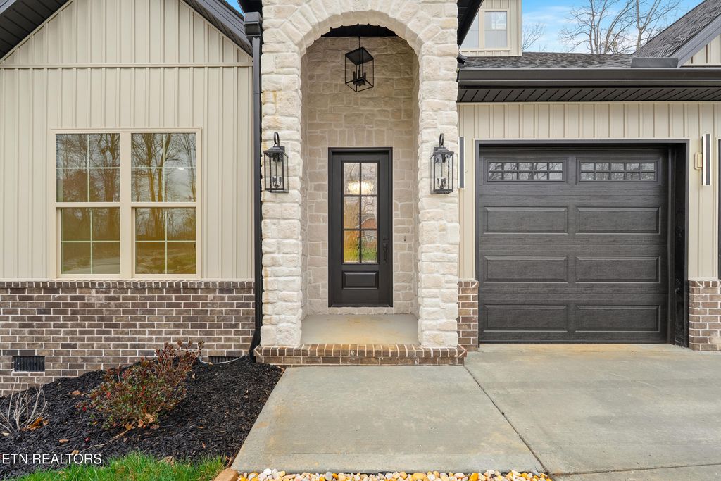 Photo of 252 Mialaquo Circle, Loudon, TN 37774 (MLS # 1333231)