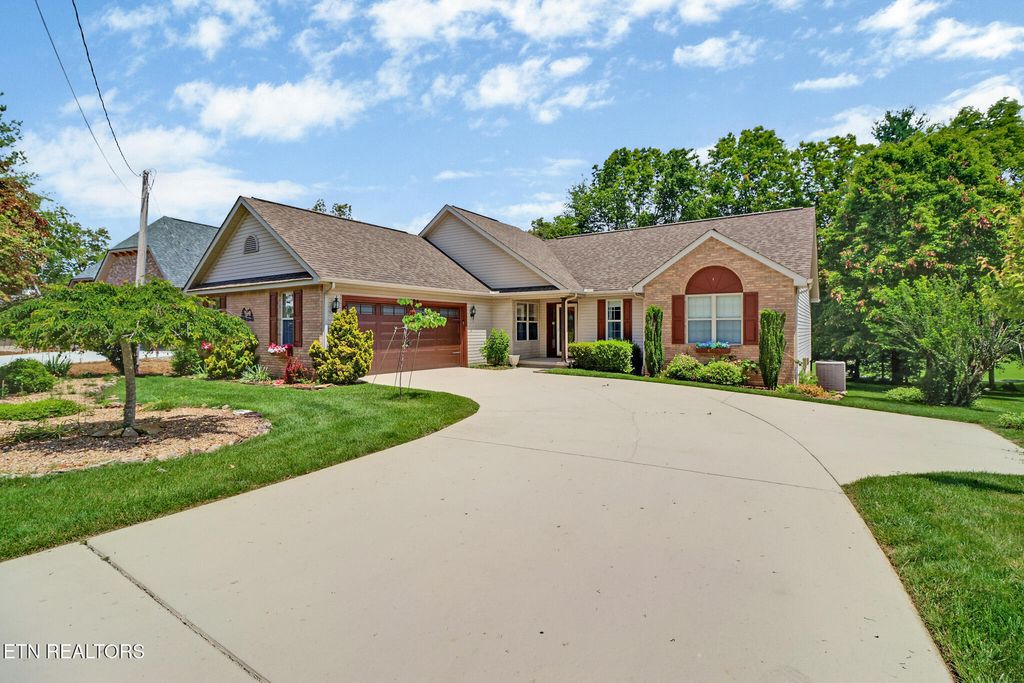 Photo of 104 Minetta Drive, Crossville, TN 38558 (MLS # 1303995)