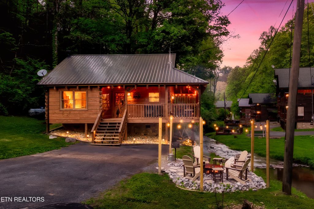 Photo of 347 Caney Creek Rd, Pigeon Forge, TN 37863 (MLS # 1330967)