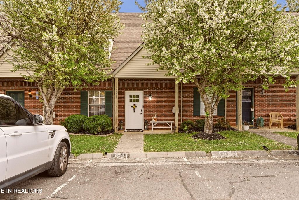 Photo of 3521 Crossroads Way, Knoxville, TN 37918 (MLS # 1334068)