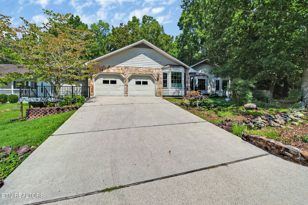 Photo of 143 Sugarbush Circle, Crossville, TN 38558 (MLS # 1313397)