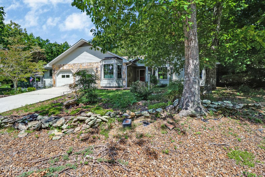Photo of 143 Sugarbush Circle, Crossville, TN 38558 (MLS # 1313397)