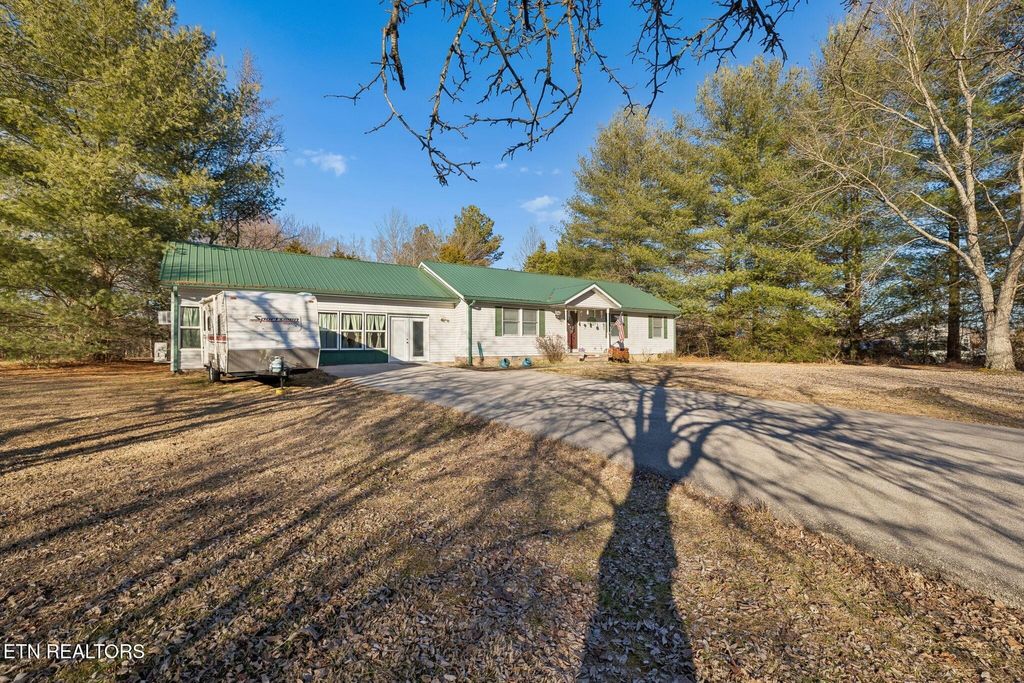 Photo of 330 Deerfield Rd, Sparta, TN 38583 (MLS # 1339603)