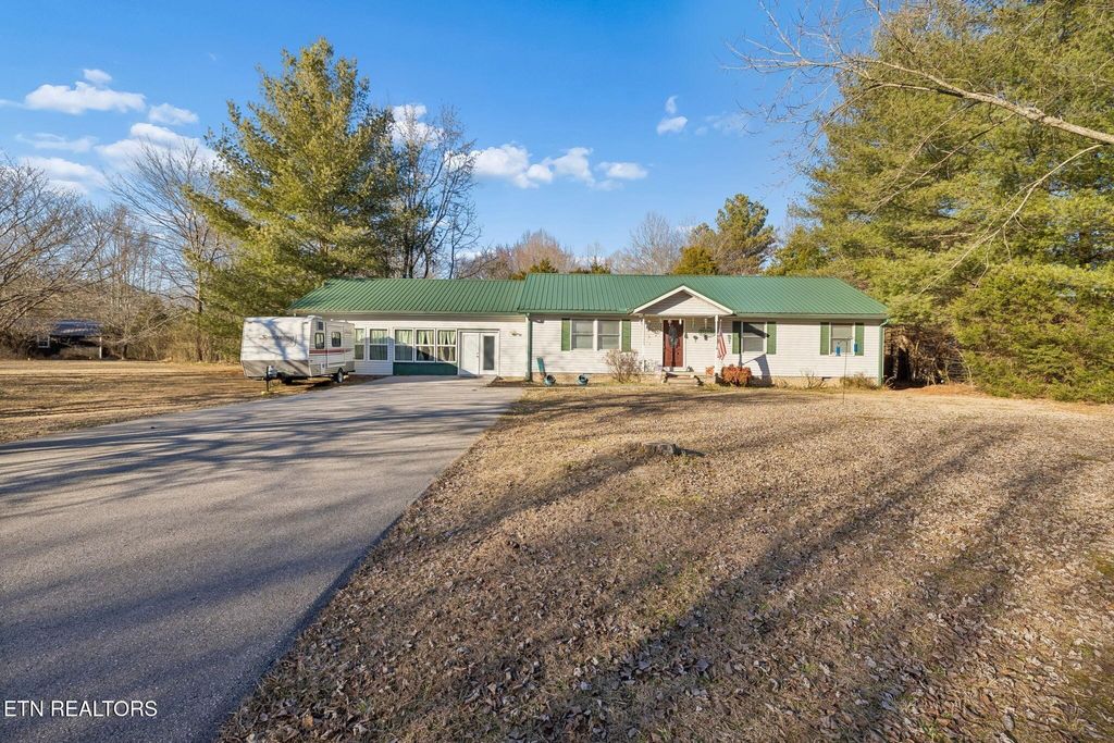 Photo of 330 Deerfield Rd, Sparta, TN 38583 (MLS # 1339603)