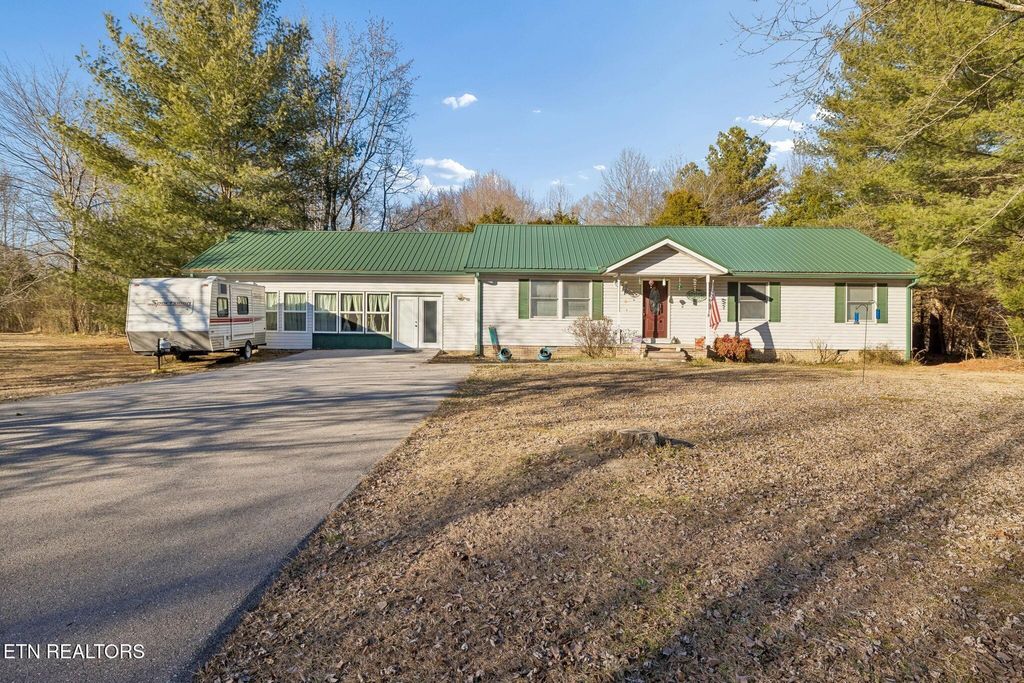 Photo of 330 Deerfield Rd, Sparta, TN 38583 (MLS # 1339603)