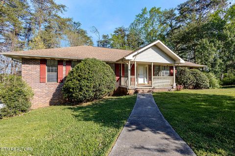 Photo of 1421 Lincolnshire Drive, Maryville, TN 37803 (MLS # 1336753)