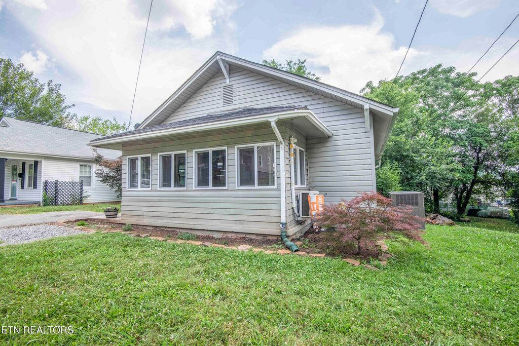 Photo of 1912 Hoitt Ave, Knoxville, TN 37917 (MLS # 1331383)