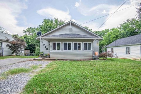 Photo of 1912 Hoitt Ave, Knoxville, TN 37917 (MLS # 1331383)